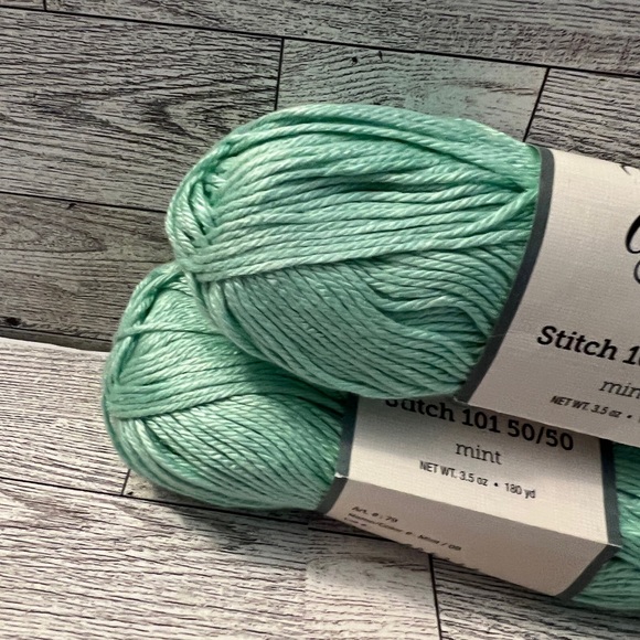 !Bundle of 2 Yarn Bee Stitch 101 50/50yarn skeins: color Mint - Picture 3 of 7